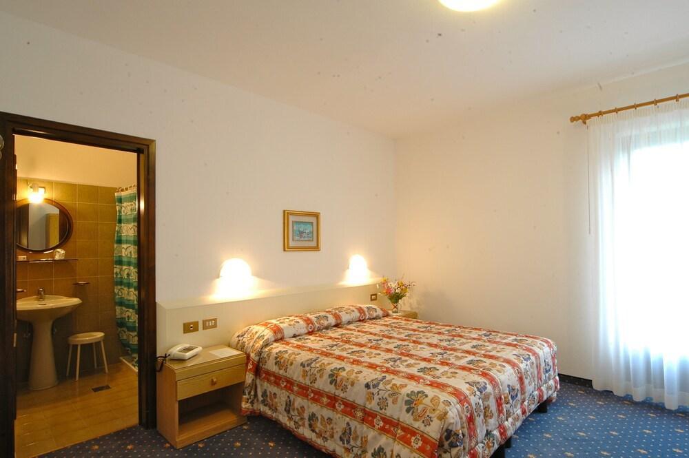 Hotel Garni Roberta مالغا شابيلا المظهر الخارجي الصورة